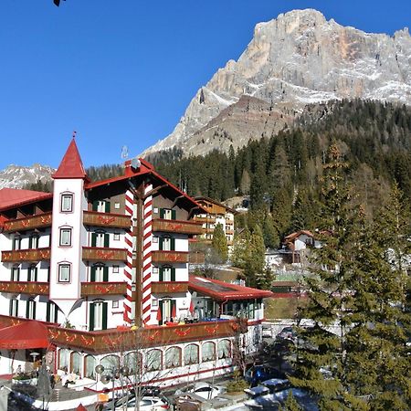 Hotel Regina San Martino Di Castrozza Buitenkant foto