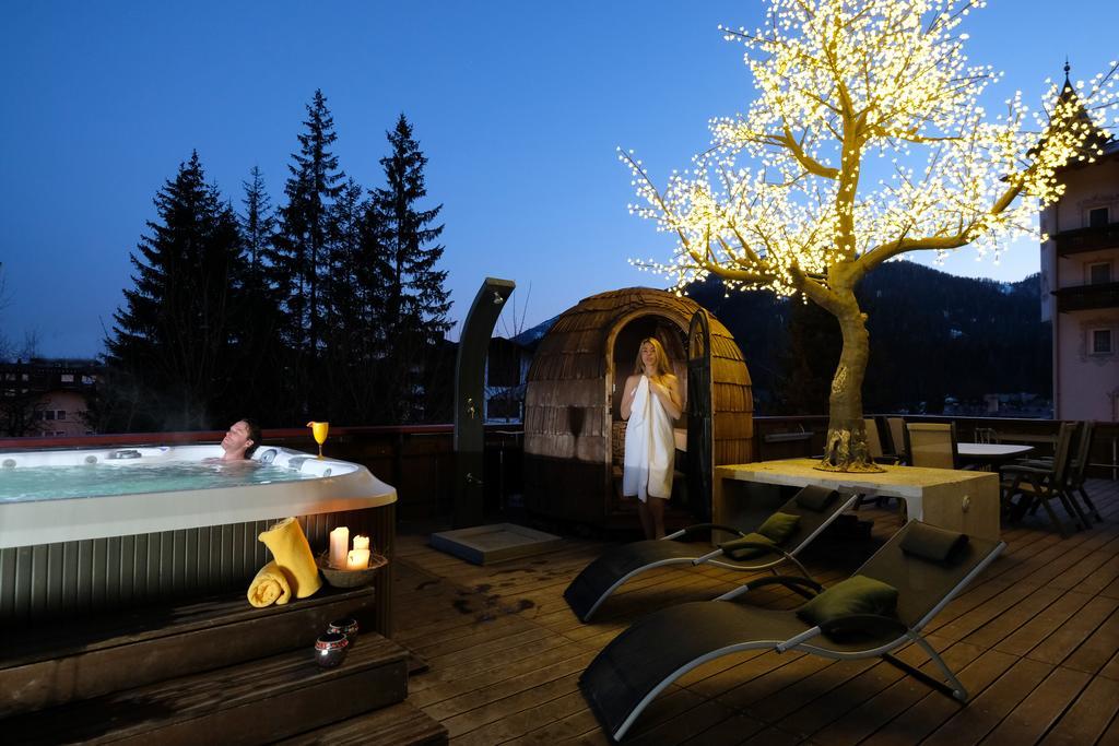 Hotel Regina San Martino Di Castrozza Buitenkant foto